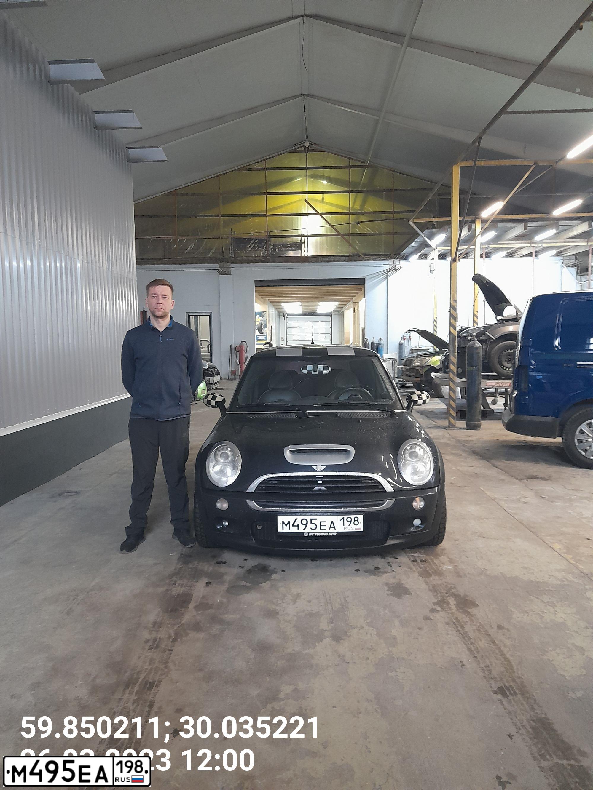Фото автомобиля MINI MINI, 2006 — госномер С888РХ98. Цвет: ЧЕРНЫЙ
