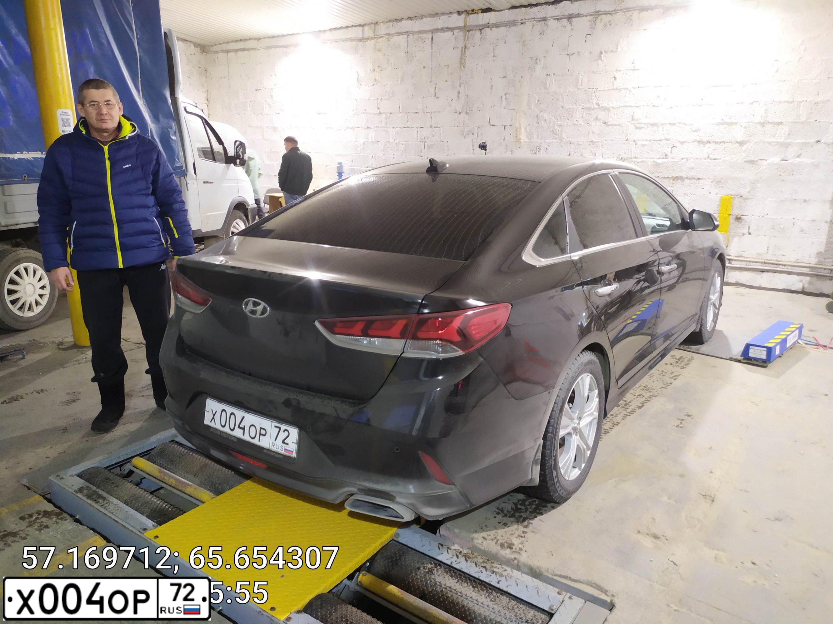 Фото автомобиля HYUNDAI SONATA, 2018 — госномер Х004ОР72. Цвет: ЧЕРНЫЙ