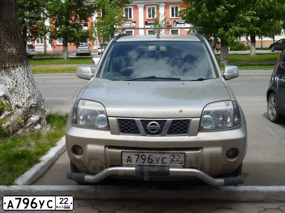 Фото автомобиля NISSAN X-TRAIL, 2004 — госномер У094ТО54. Цвет: ЖЕЛТЫЙ (ЗОЛОТИСТЫЙ)
