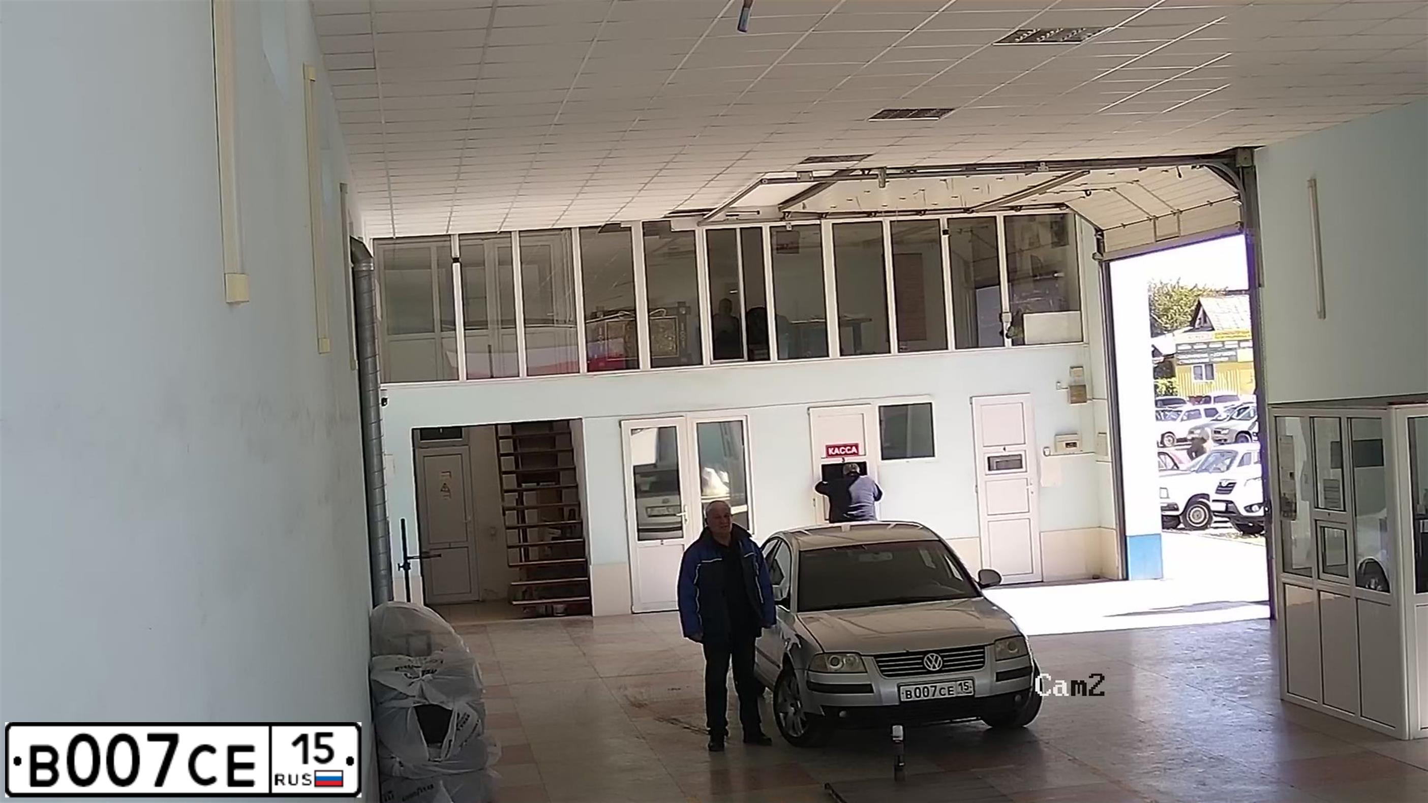 Фото автомобиля VOLKSWAGEN PASSAT, 2003 — госномер В007СЕ15. Цвет: Серебристый