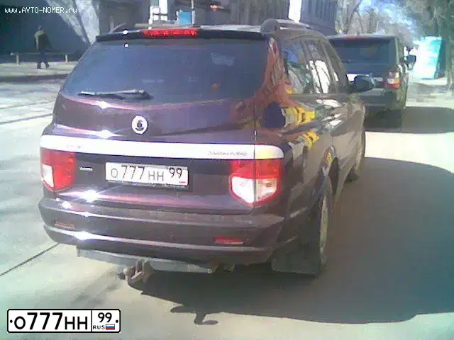 Фото автомобиля SSANGYONG KYRON, 2007 — госномер О777НН99. Цвет: МОЛОДОЕ ВИНО