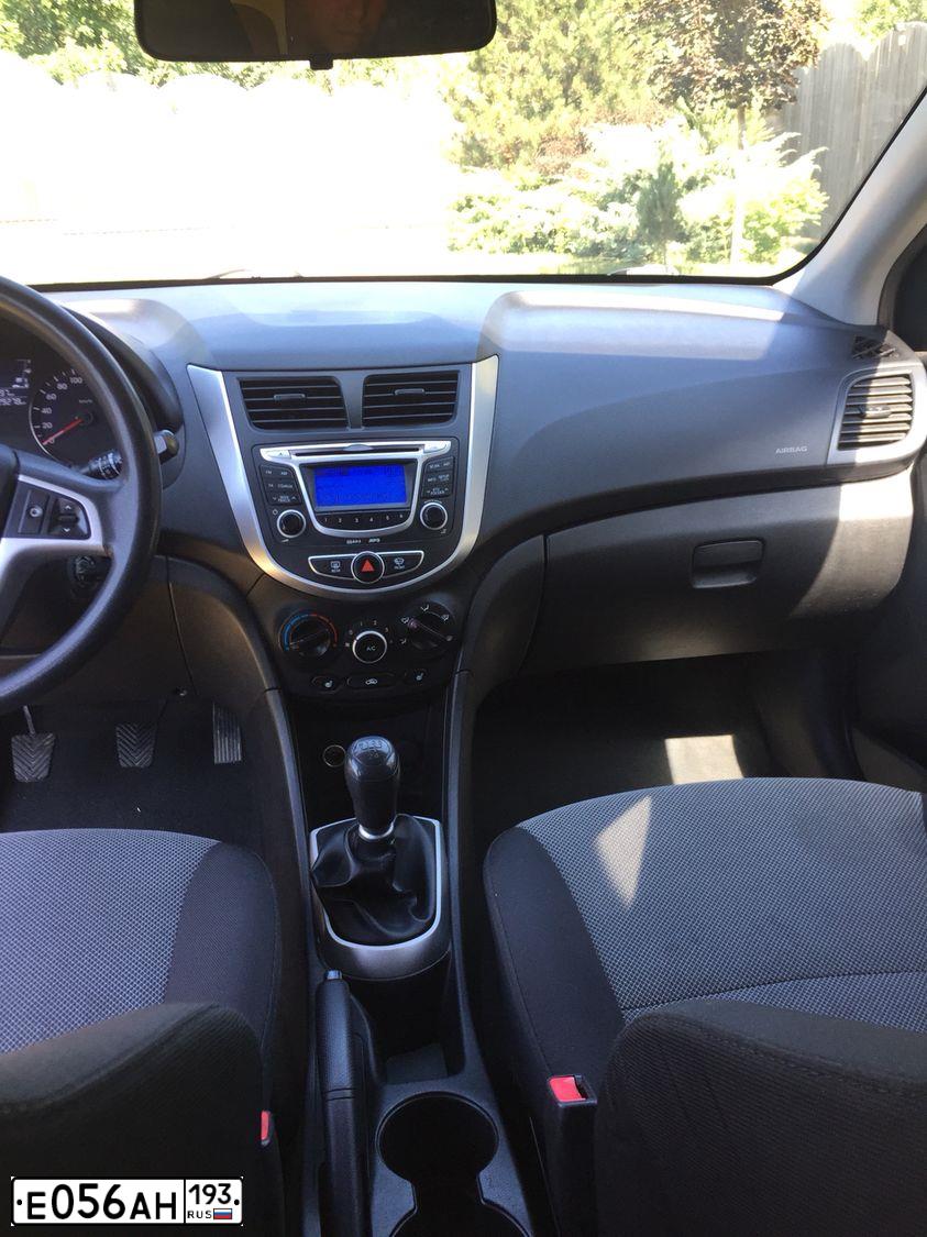 Фото автомобиля HYUNDAI SOLARIS, 2011 — госномер Е056АН193. Цвет: ТЕМНО-СИНИЙ