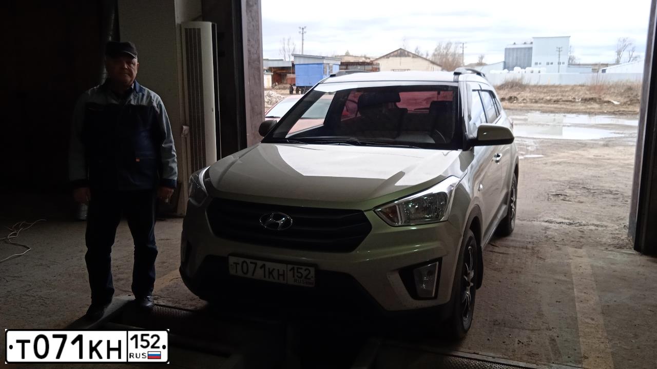 Фото автомобиля HYUNDAI CRETA, 2018 — госномер Т071КН152. Цвет: БЕЖЕВЫЙ