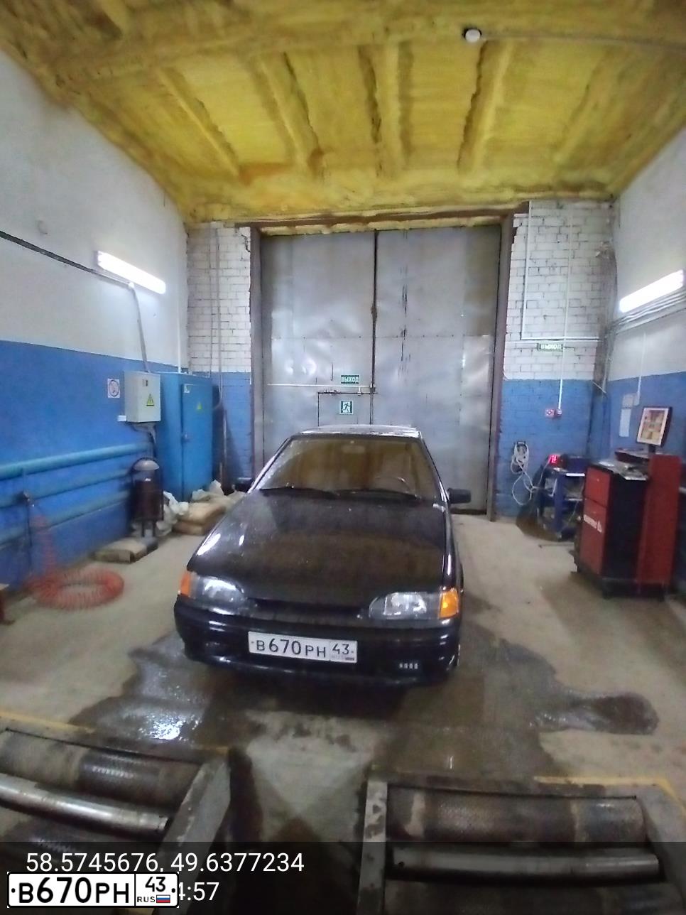 Фото автомобиля LADA 2114 SAMARA, 2012 — госномер В670РН43. Цвет: СИНЕ ЧЕРНЫЙ