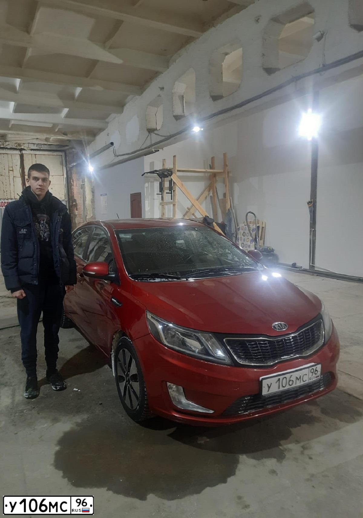 Фото автомобиля KIA RIO, 2012 — госномер Т669КК196. Цвет: Красный