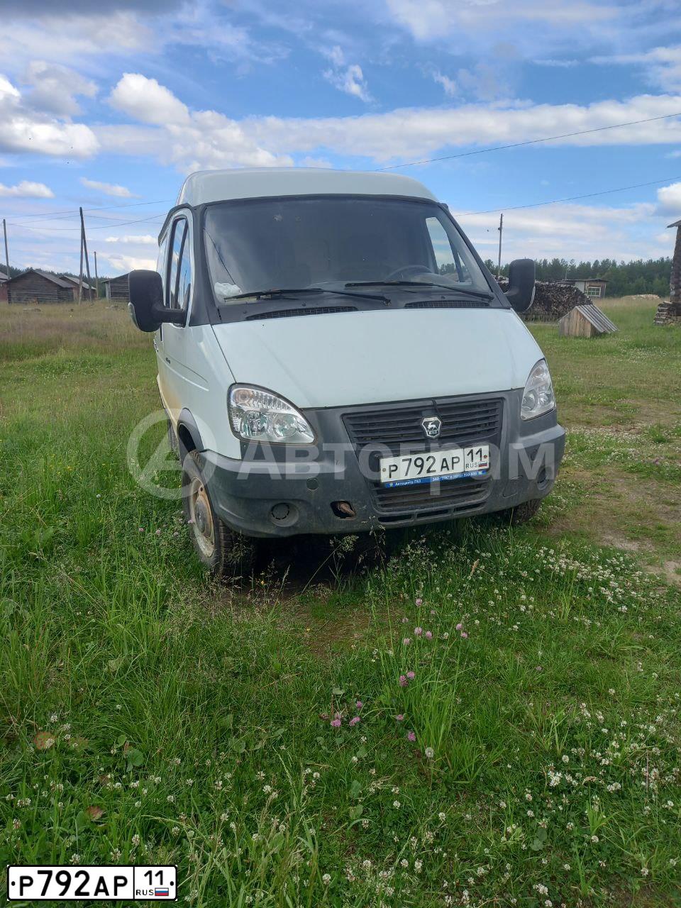Фото автомобиля GAZ 2752 SOBOL, 2015 — госномер Р271УЕ11. Цвет: Белый