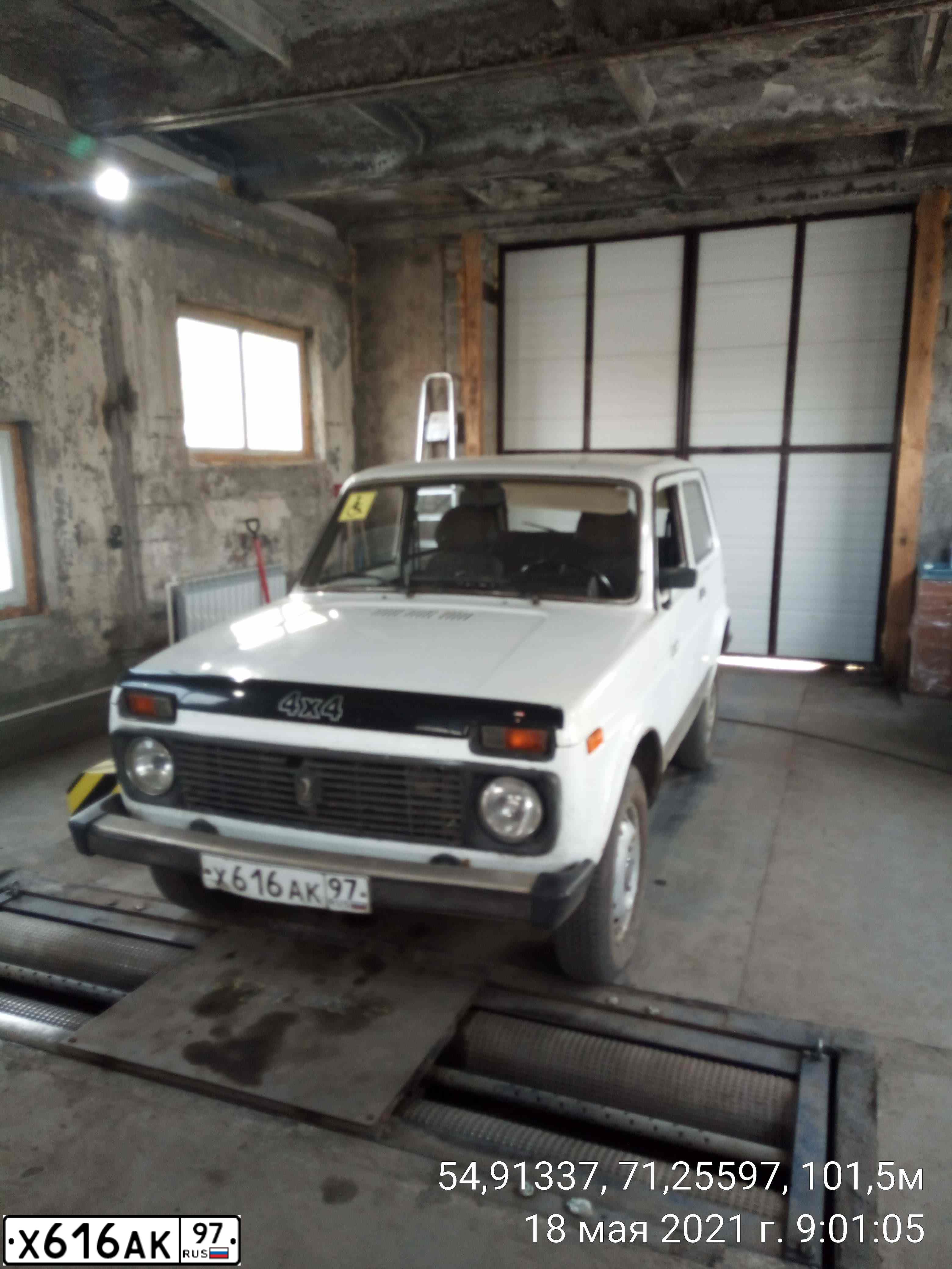 Фото автомобиля LADA 2121 NIVA, 2002 — госномер Х616АК97. Цвет: ЯРКО-БЕЛЫЙ