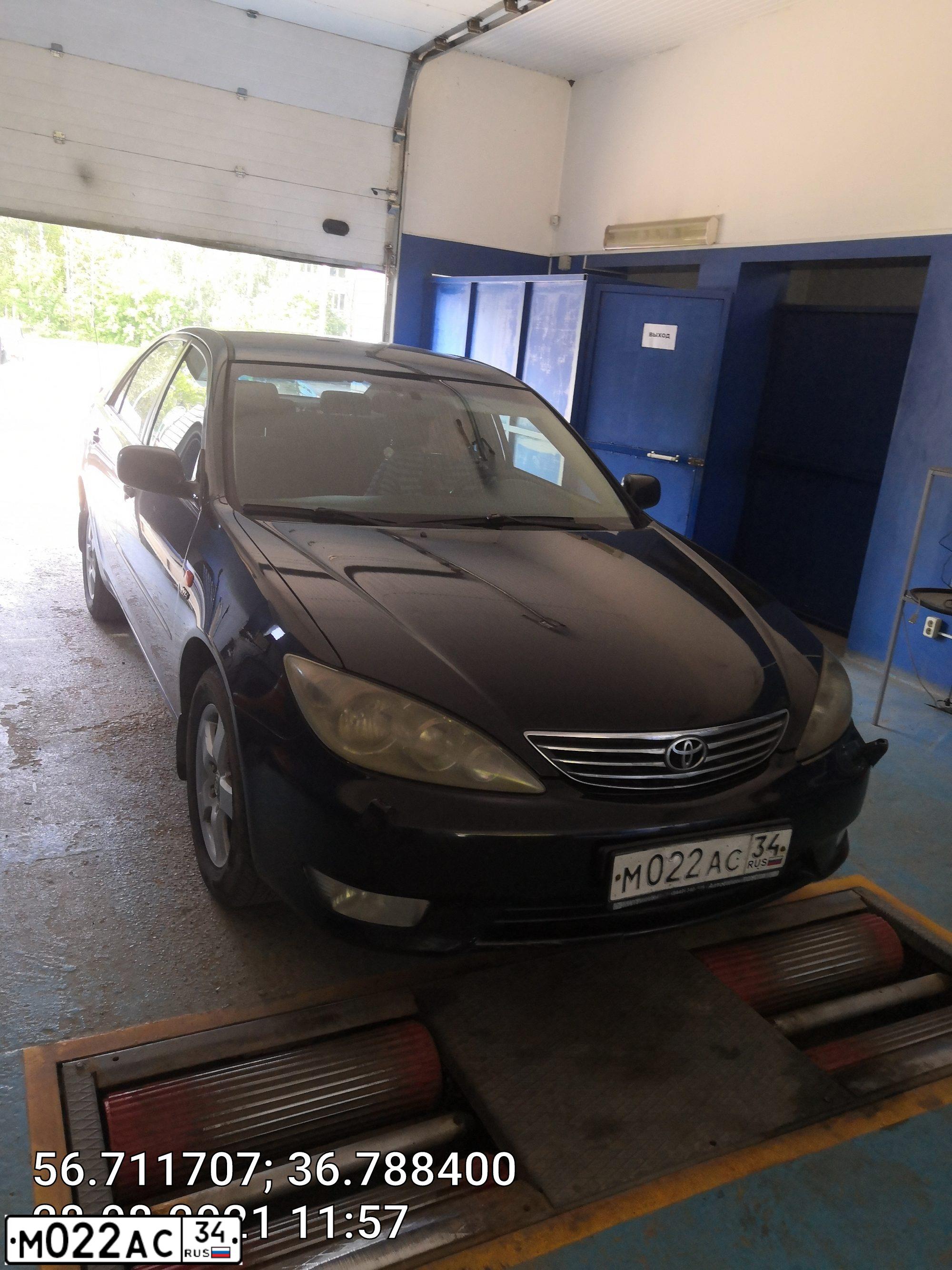 Фото автомобиля TOYOTA CAMRY, 2005 — госномер М022АС34. Цвет: ЧЕРНЫЙ