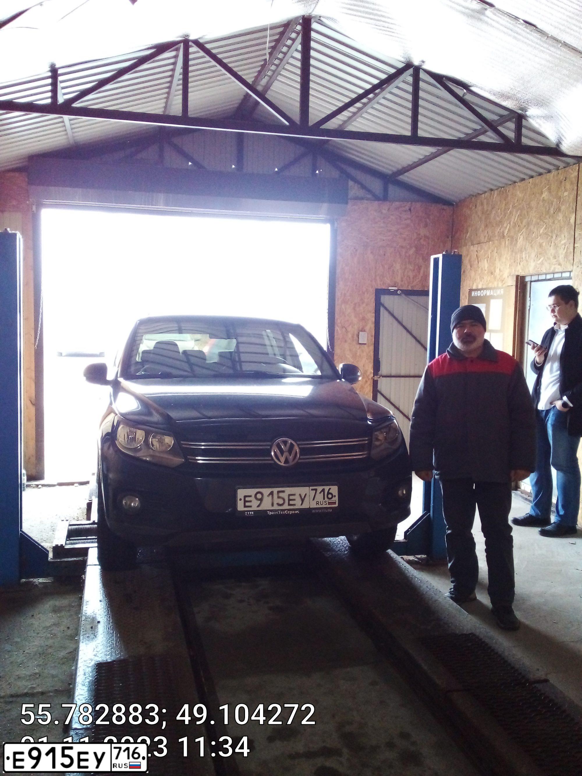 Фото автомобиля VOLKSWAGEN TIGUAN, 2012 — госномер М449ХВ716. Цвет: ЧЕРНЫЙ