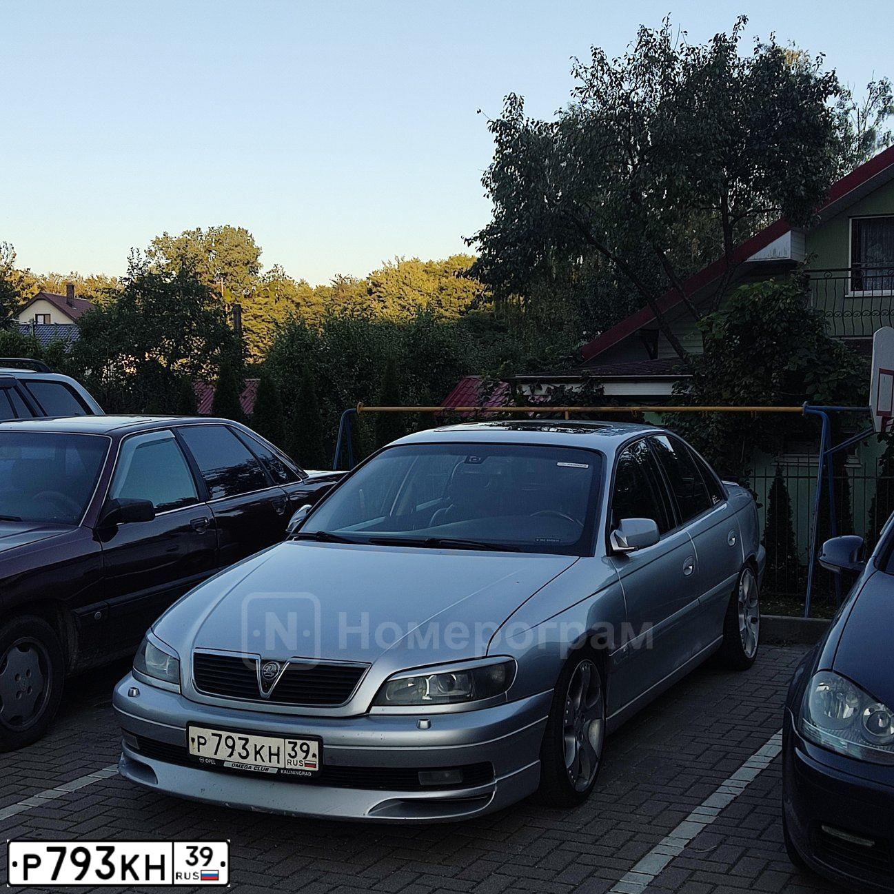 Фото автомобиля OPEL OMEGA, 1994 — госномер Р793КН39. Цвет: СЕРЕБРИСТЫЙ
