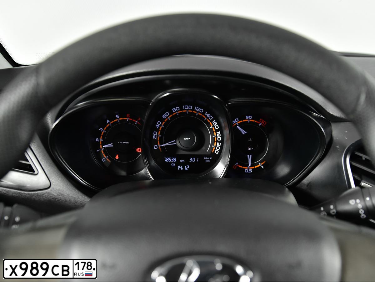 Фото автомобиля LADA VESTA, 2017 — госномер А306УУ60. Цвет: СЕРО - ГОЛУБОЙ