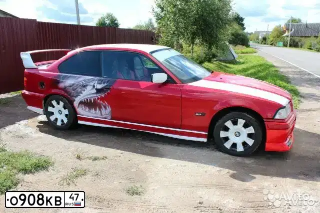 Фото автомобиля BMW SERIE 3, 1992 — госномер О908КВ47. Цвет: КРАСНЫЙ