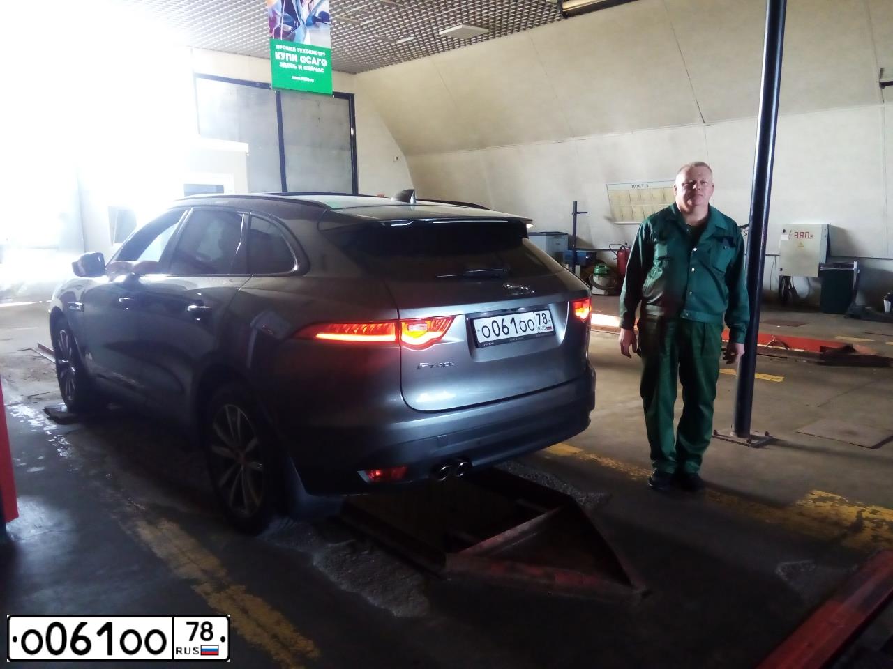 Фото автомобиля PORSCHE CAYENNE, 2012 — госномер О061ОО78. Цвет: Белый