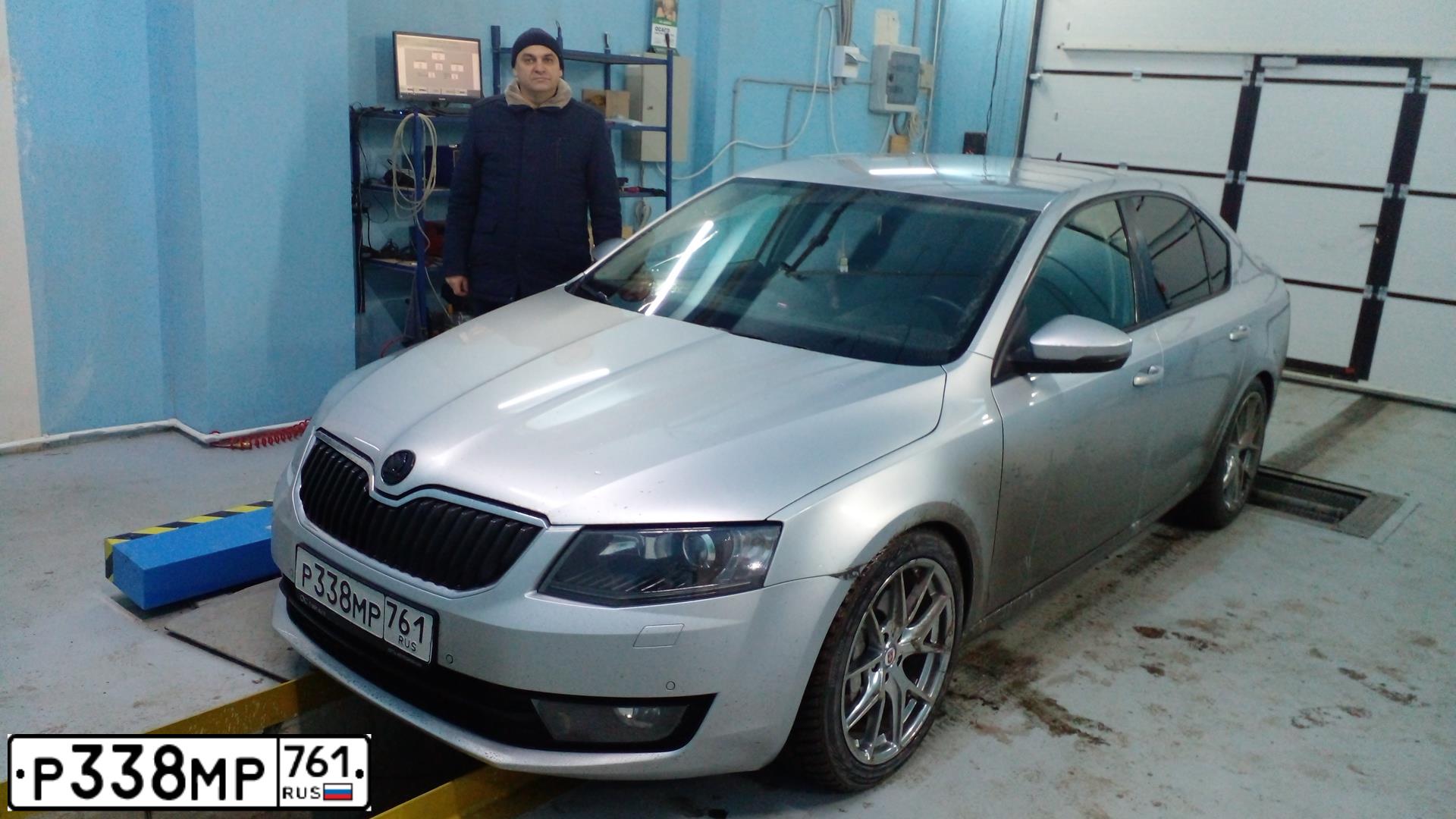 Фото автомобиля SKODA OCTAVIA, 2013 — госномер Р338МР761. Цвет: СЕРЕБРИСТЫЙ