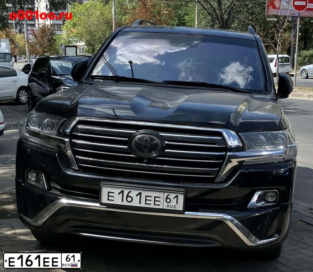 Фото автомобиля TOYOTA LANDCRUISER 200, 2017 — госномер Е161ЕЕ61. Цвет: ЧЕРНЫЙ