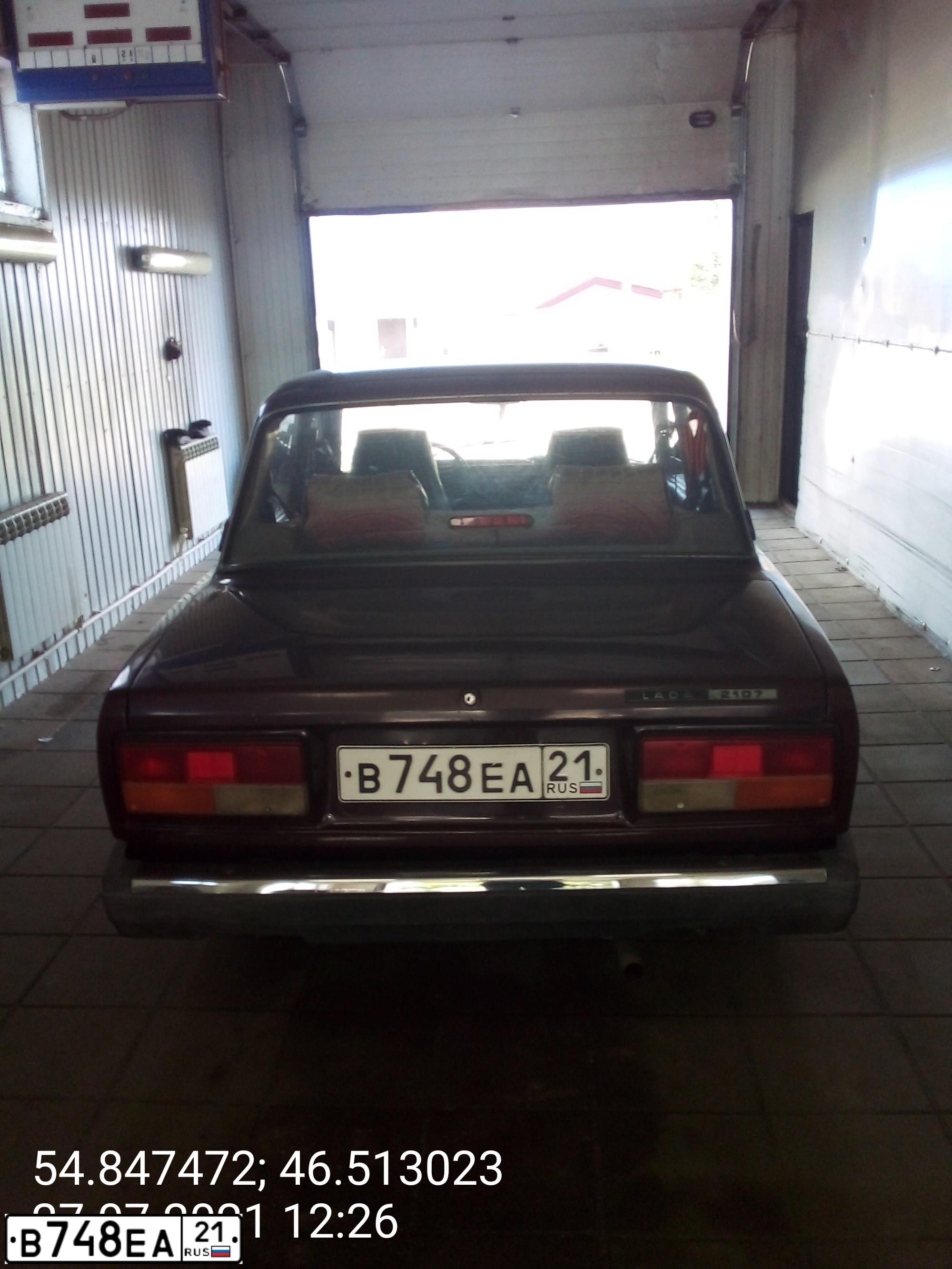 Фото автомобиля LADA 2107, 2007 — госномер В748ЕА21. Цвет: ВИШНЕВЫЙ