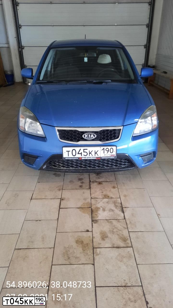 Фото автомобиля KIA RIO, 2010 — госномер Т045КК190. Цвет: СИНИЙ