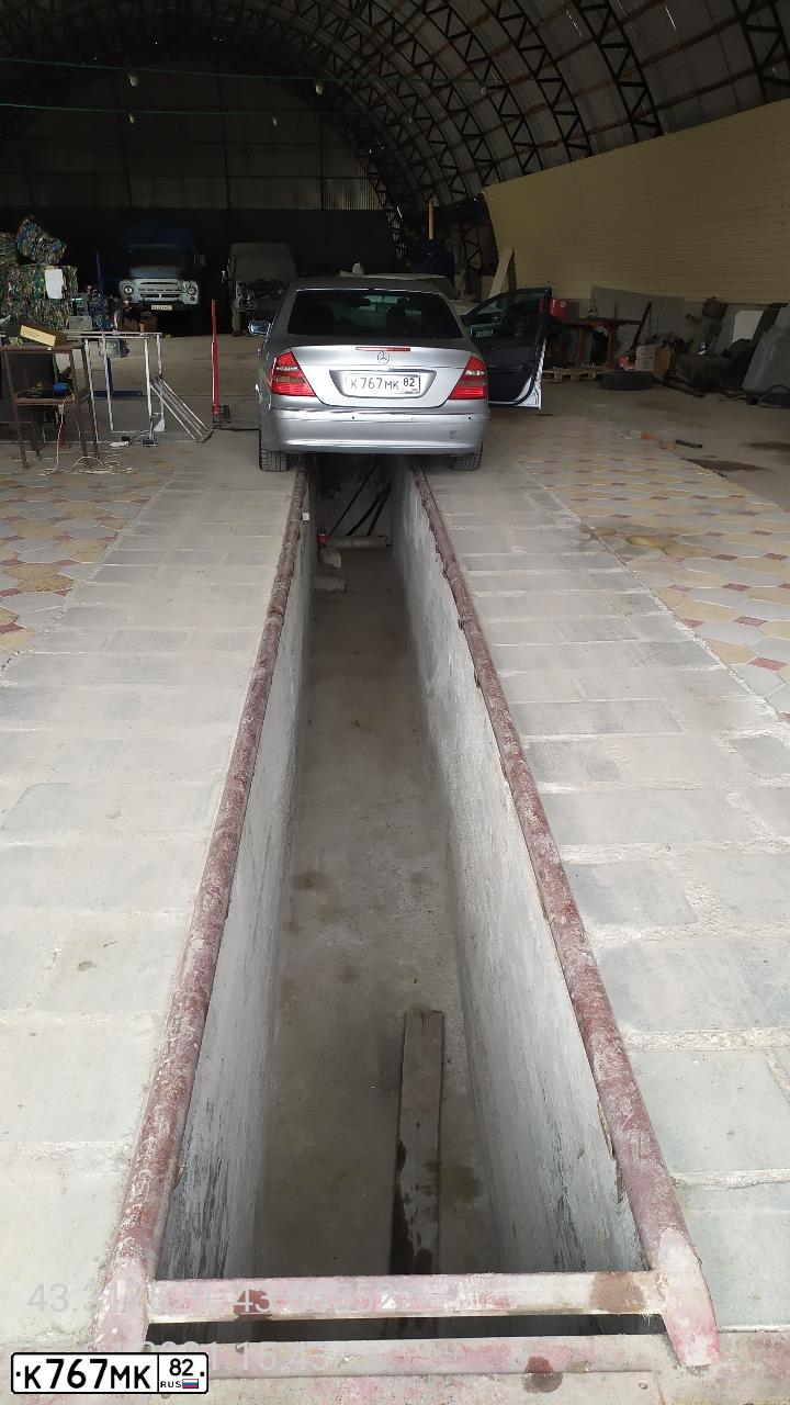 Фото автомобиля MERCEDES E-KLASSE, 2002 — госномер Е555КА93. Цвет: СЕРЕБРИСТЫЙ