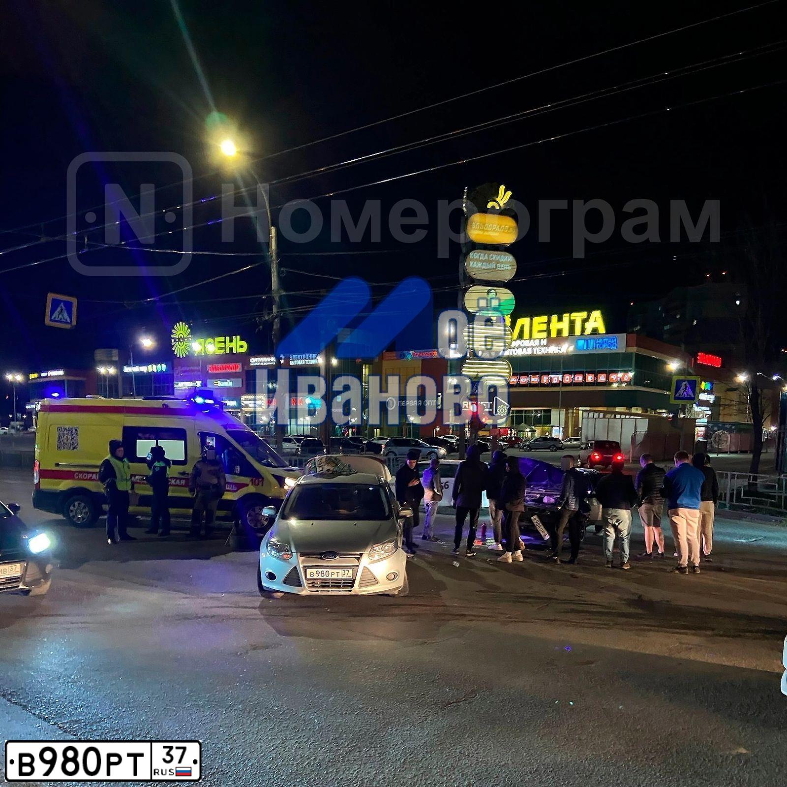 Фото автомобиля FORD FOCUS, 2012 — госномер В980РТ37. Цвет: СВЕТЛО-СЕРЫЙ