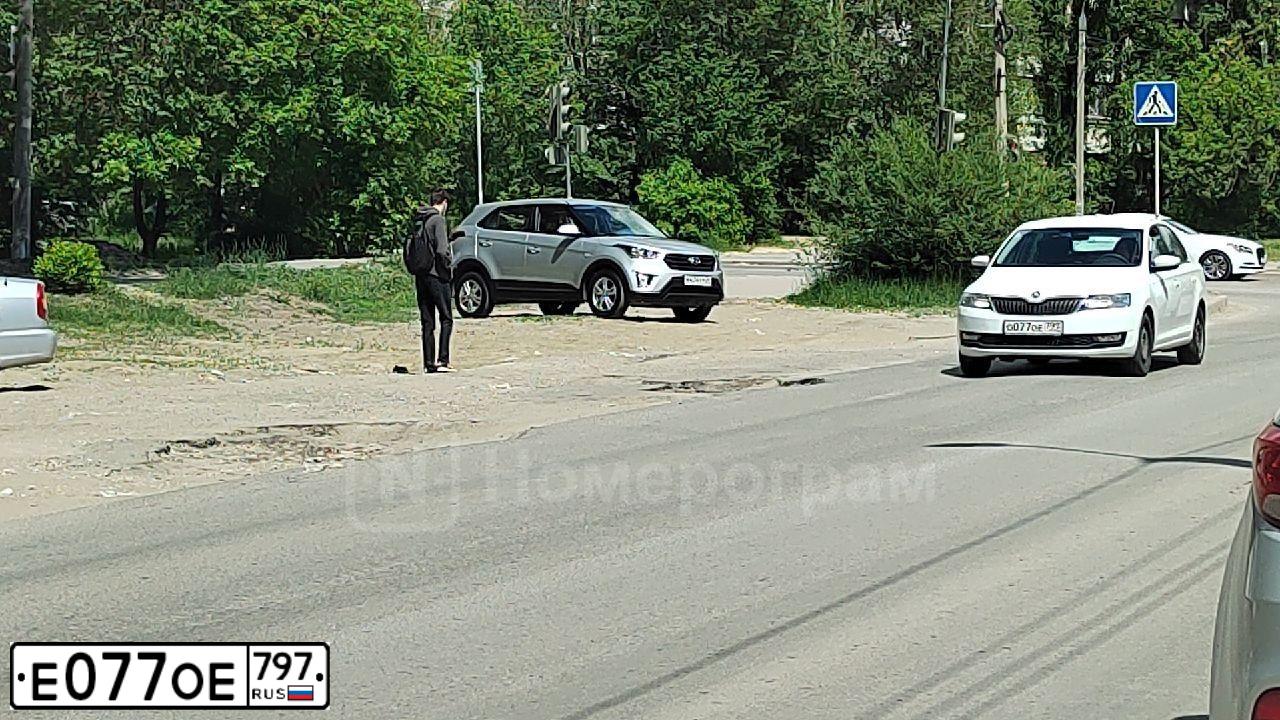 Фото автомобиля CHANGAN EADO PLUS, 2023 — госномер Е077ОЕ797. Цвет: ЧЕРНЫЙ