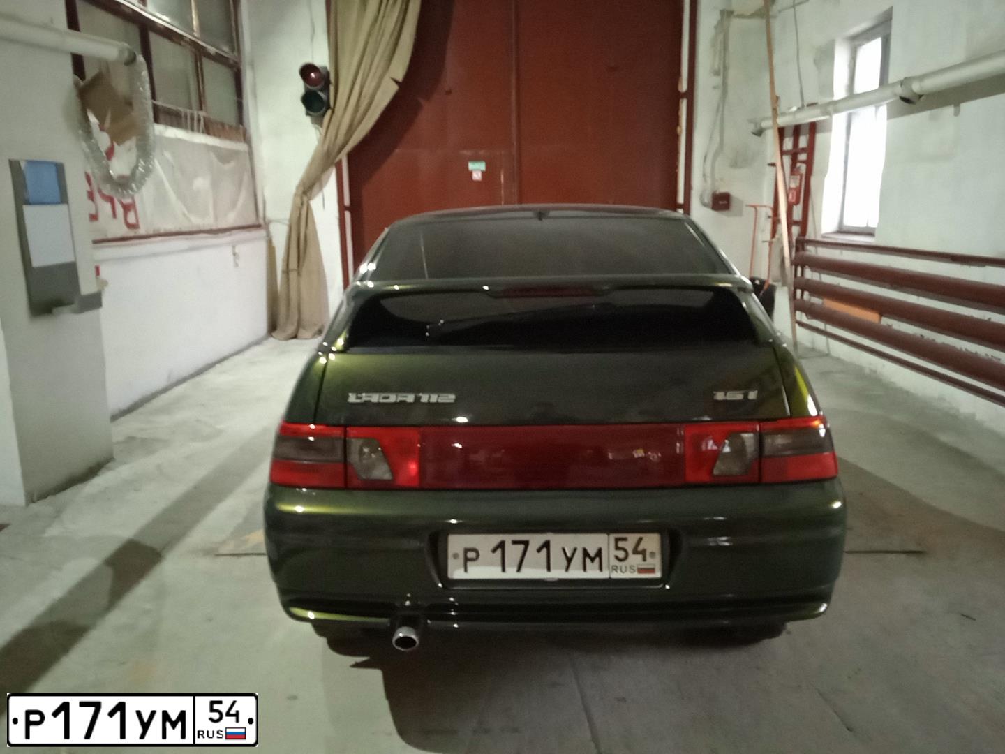 Фото автомобиля LADA 2112, 2006 — госномер Р171УМ154. Цвет: ЗОЛОТИСТЫЙ ТЕМНО-ЗЕЛЕНЫЙ