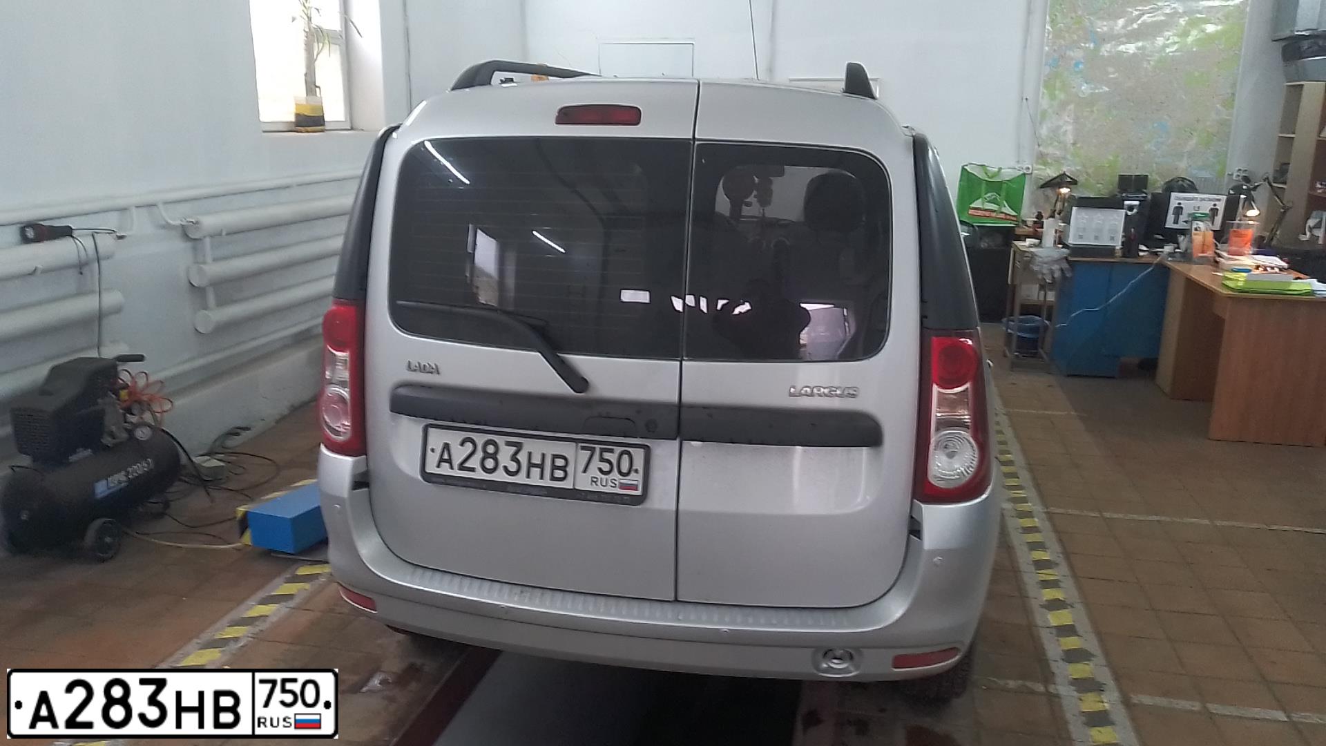 Фото автомобиля LADA LARGUS, 2016 — госномер А283НВ750. Цвет: СЕРЫЙ