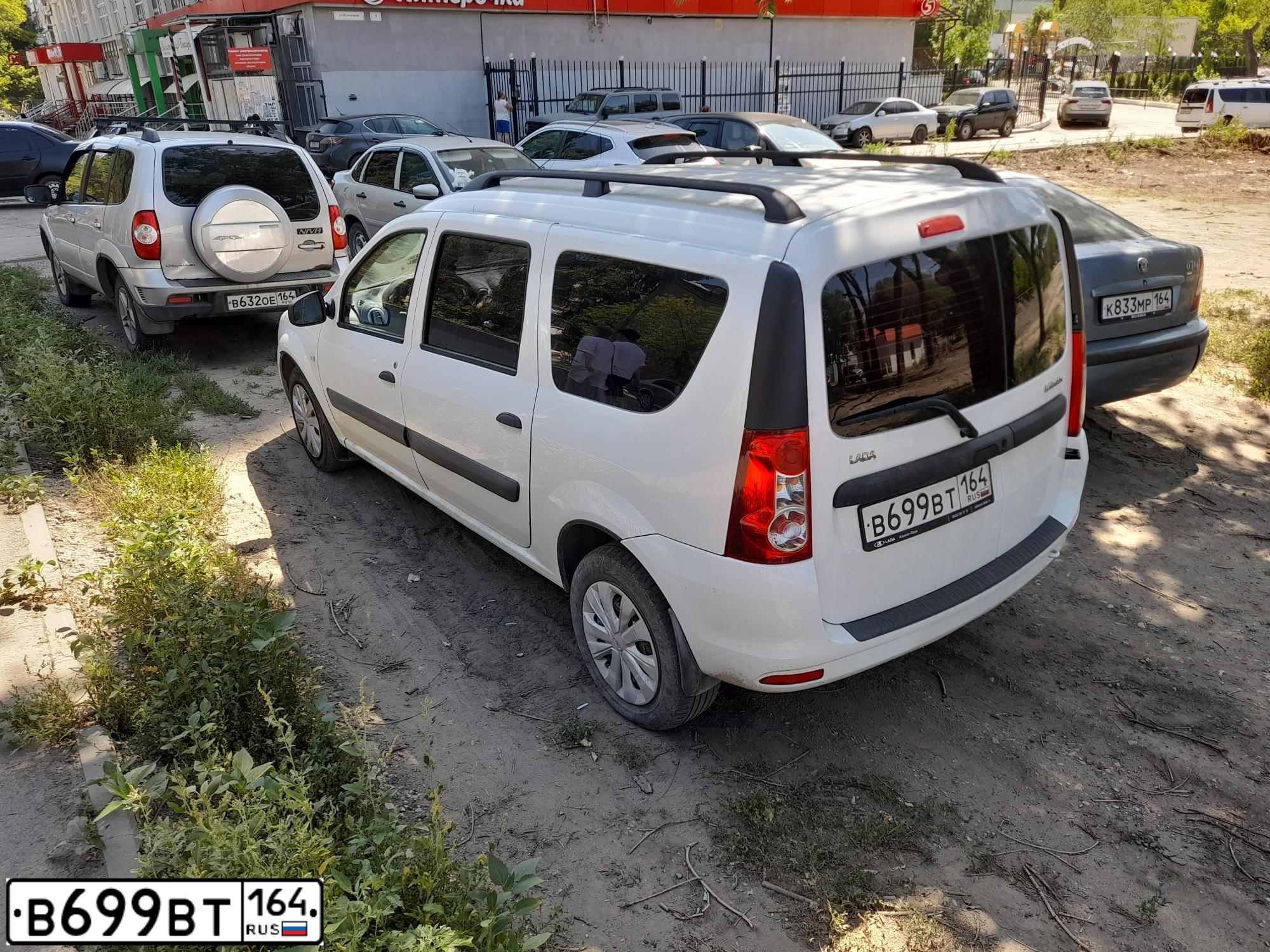 Фото автомобиля LADA LARGUS, 2018 — госномер В699ВТ164. Цвет: Белый