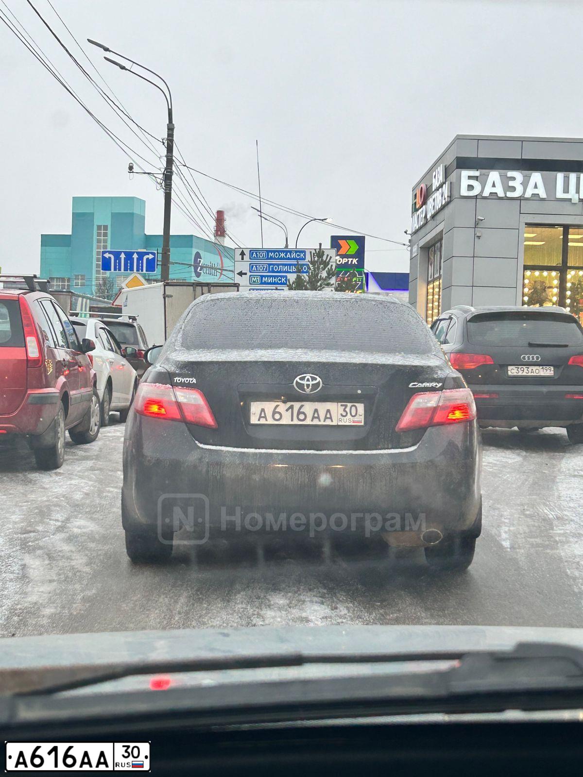 Фото автомобиля TOYOTA CAMRY, 2010 — госномер А616АА30. Цвет: ЧЕРНЫЙ
