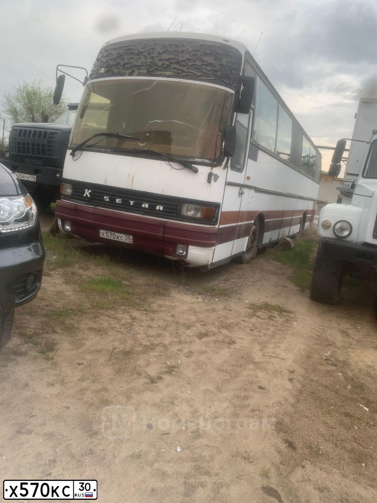 Фото автомобиля SETRA S 215, 1997 — госномер Х570КС30. Цвет: Белый