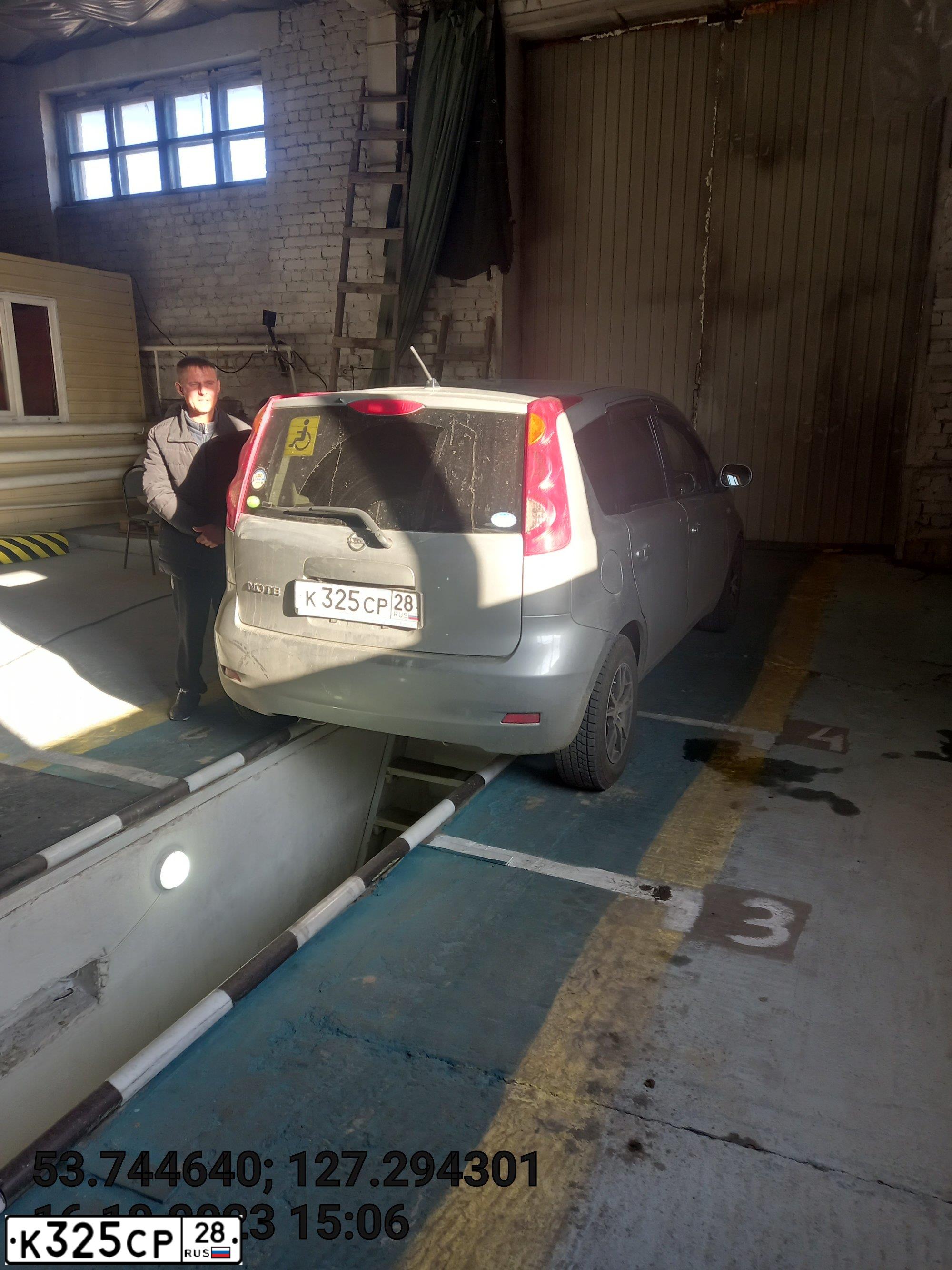 Фото автомобиля NISSAN NOTE, 2006 — госномер К325СР28