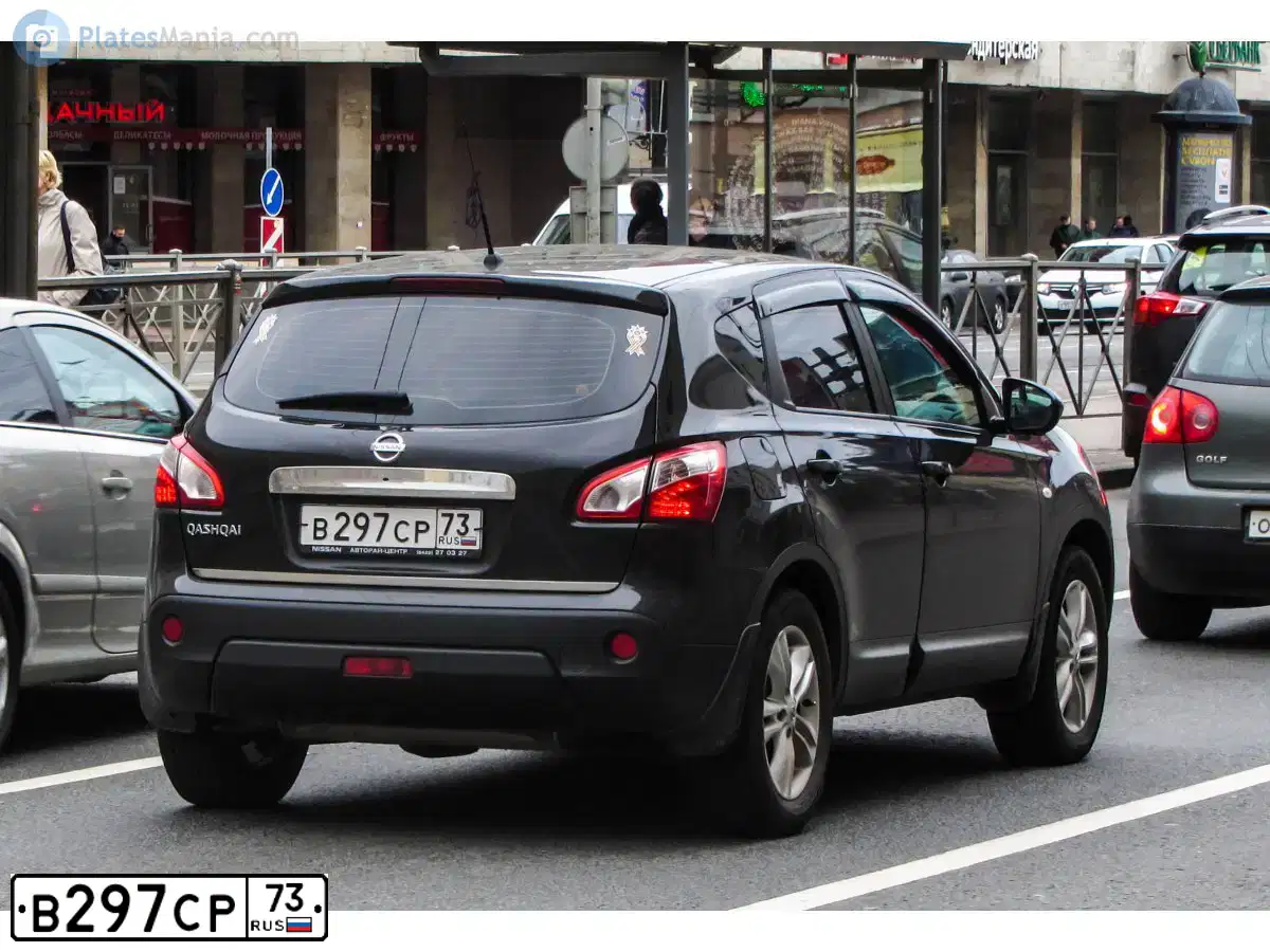 Фото автомобиля NISSAN QASHQAI, 2012 — госномер К064ХЕ73. Цвет: ЧЕРНЫЙ