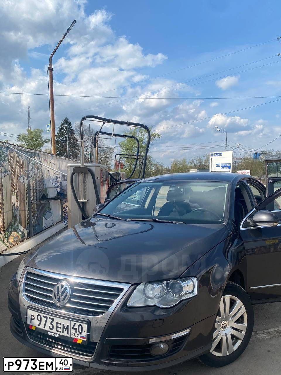 Фото автомобиля VOLKSWAGEN PASSAT, 2009 — госномер Р973ЕМ40. Цвет: КОРИЧНЕВЫЙ