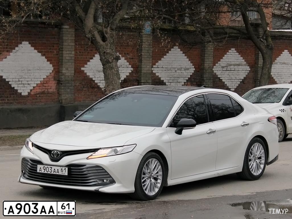 Фото автомобиля TOYOTA CAMRY, 2019 — госномер А903АА61. Цвет: БЕЛЫЙ ПЕРЛАМУТР
