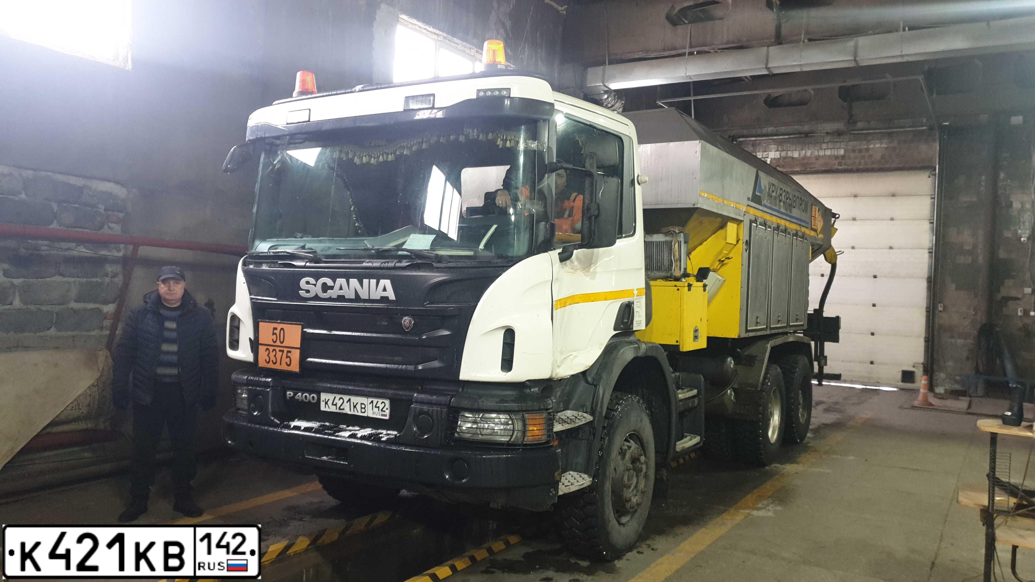 Фото автомобиля SCANIA SERIE P /6X4/, 2018 — госномер К421КВ142. Цвет: БЕЛЫЙ