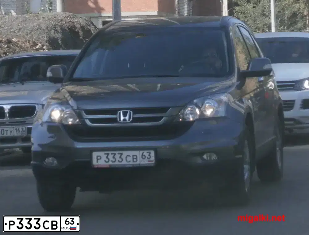 Фото автомобиля HONDA CR-V, 2011 — госномер Р333СВ63. Цвет: СЕРЫЙ