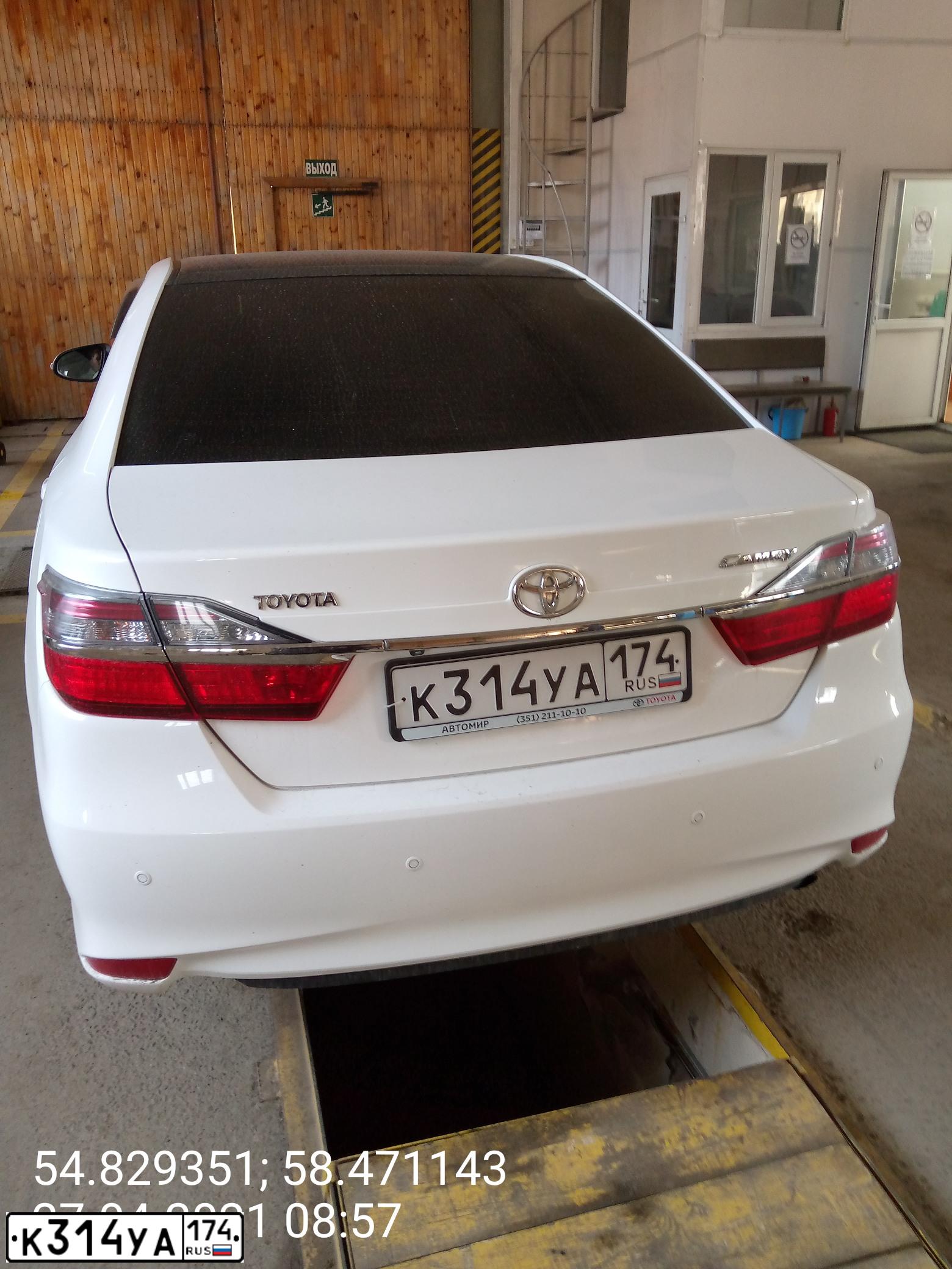Фото автомобиля TOYOTA CAMRY, 2015 — госномер В777ВС72. Цвет: БЕЛЫЙ