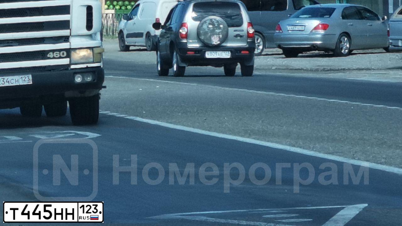 Фото автомобиля VOLKSWAGEN JETTA, 2013 — госномер Е656ЕХ01. Цвет: Белый