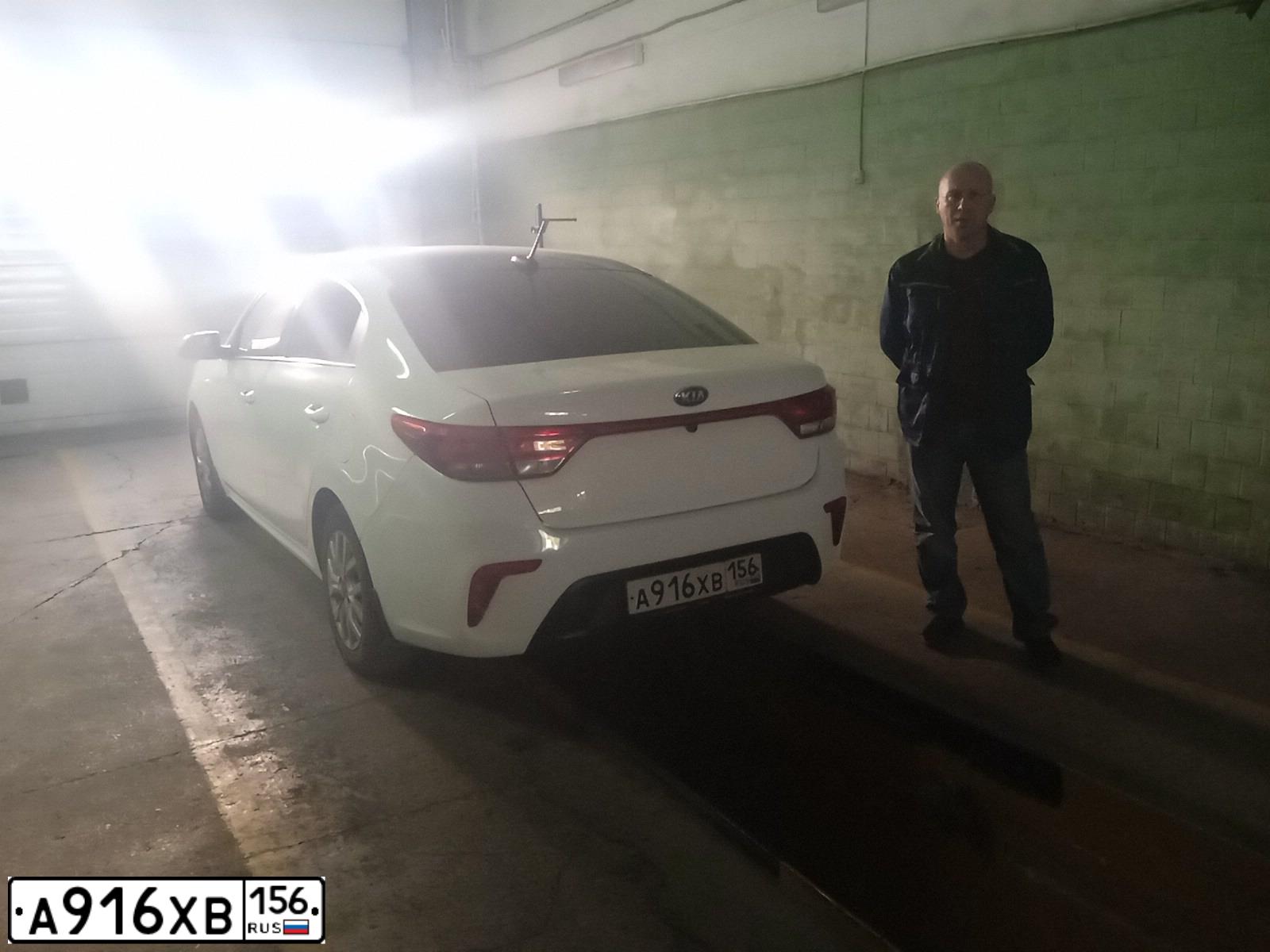 Фото автомобиля KIA RIO, 2018 — госномер А916ХВ156. Цвет: Белый
