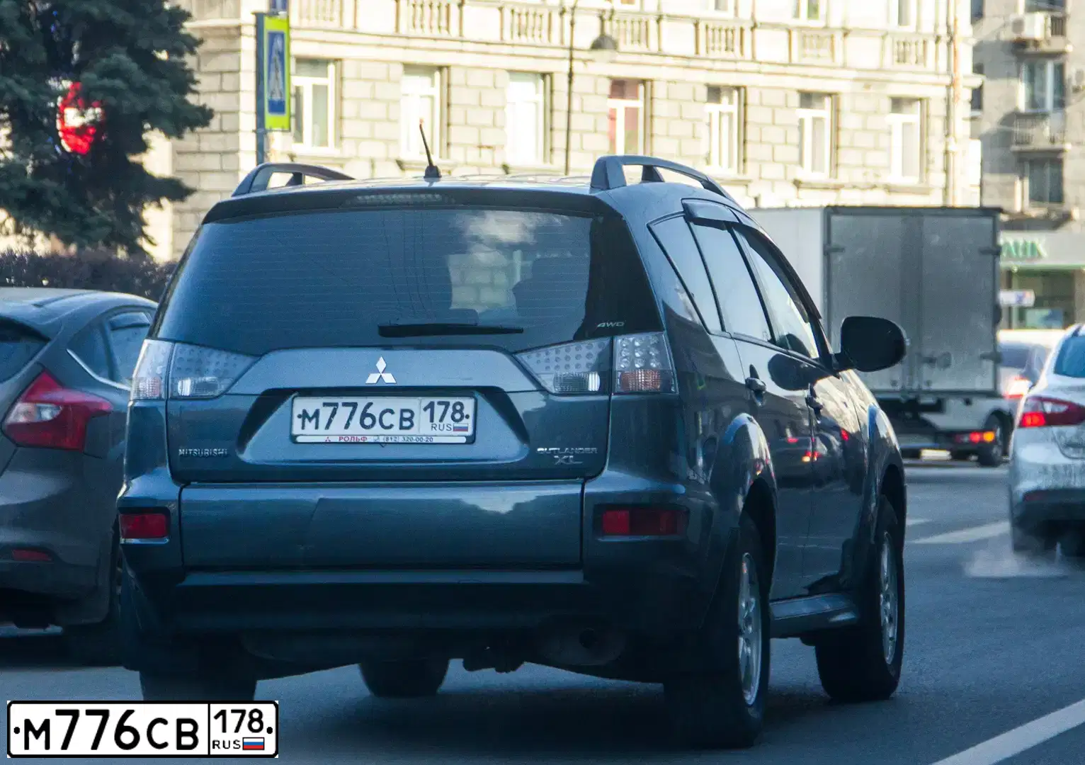 Фото автомобиля MITSUBISHI OUTLANDER, 2012 — госномер А007ЕО198. Цвет: Серый