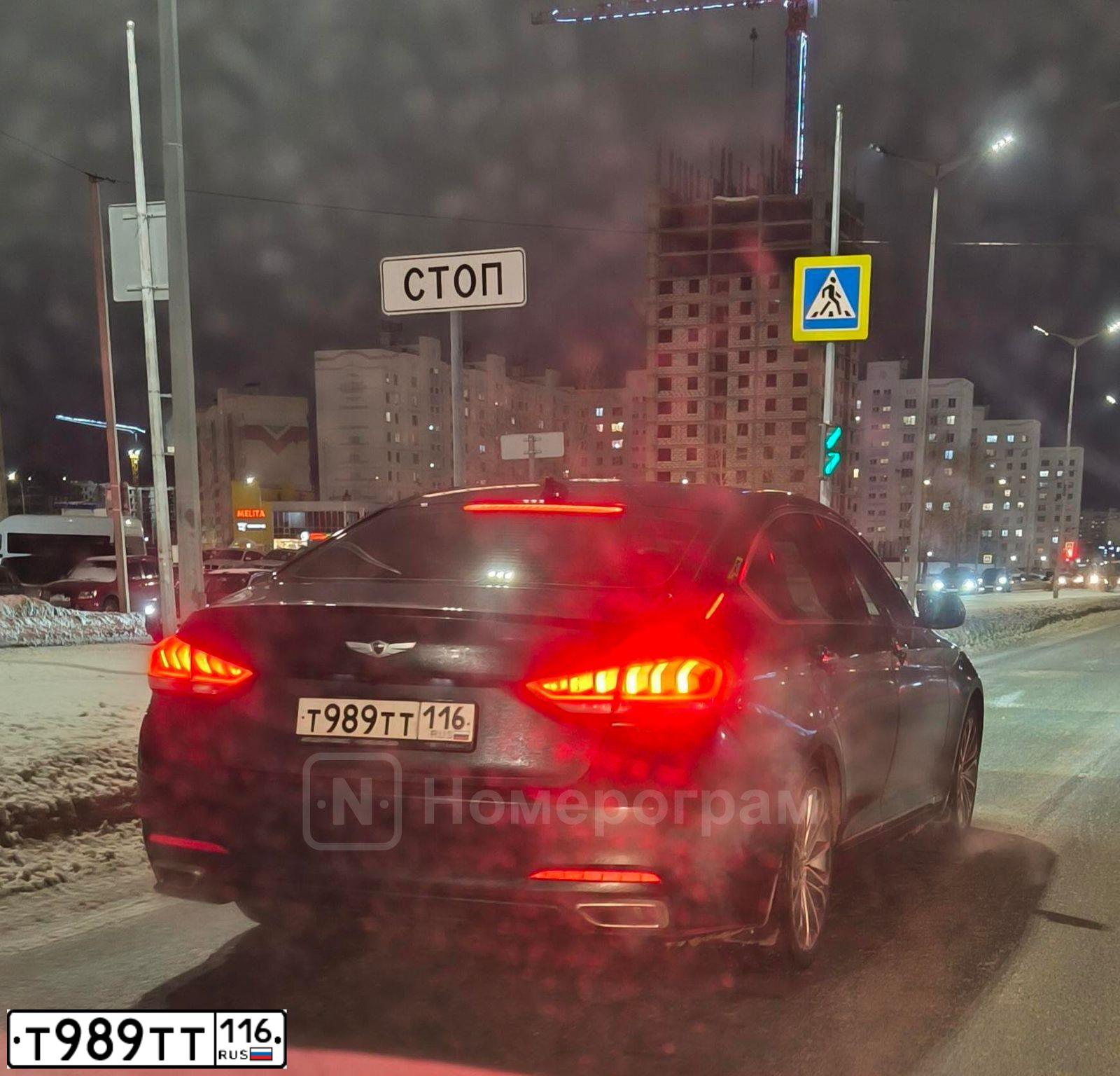 Фото автомобиля HYUNDAI GENESIS, 2015 — госномер Е001ОХ15. Цвет: ЧЕРНЫЙ