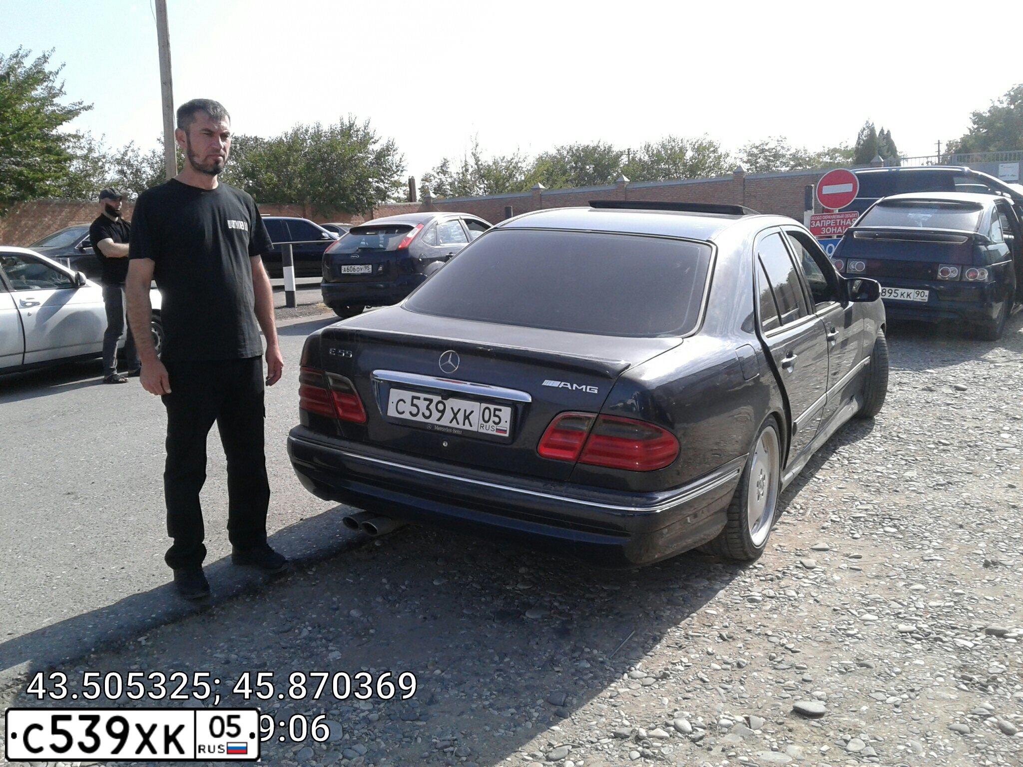 Фото автомобиля MERCEDES E-KLASSE, 1997 — госномер С539ХК05. Цвет: СИНИЙ(ТЕМНО-СИНИЙ)
