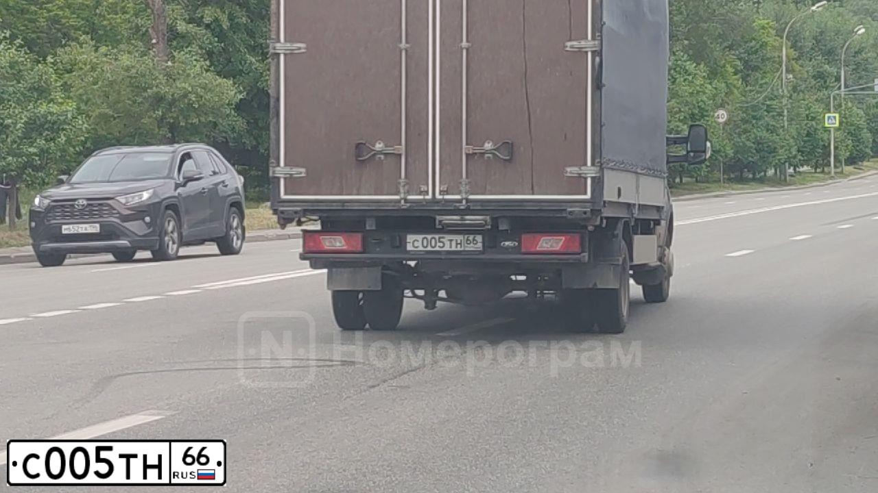 Фото автомобиля MERCEDES E-KLASSE, 2002 — госномер К129ОУ196. Цвет: СВЕТЛО-СЕРЫЙ