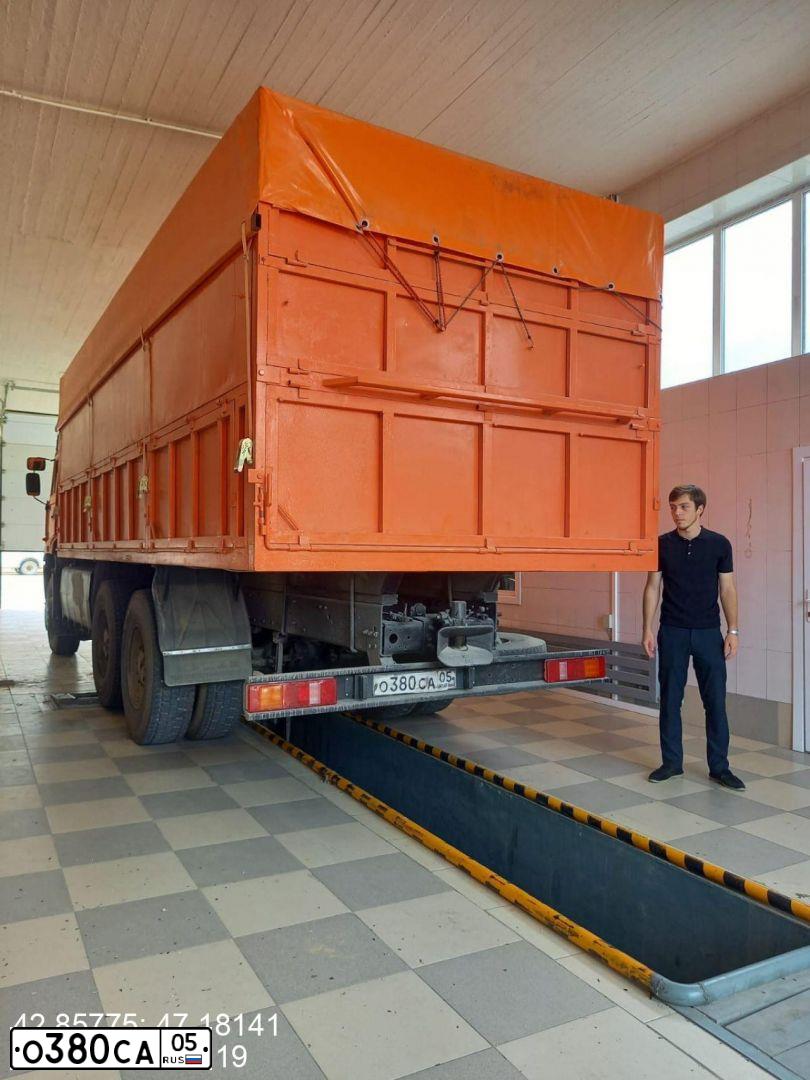 Фото автомобиля VOLVO O SERIE FH 4X2, 2004 — госномер О388СА05. Цвет: СЕРЕБРИСТЫЙ