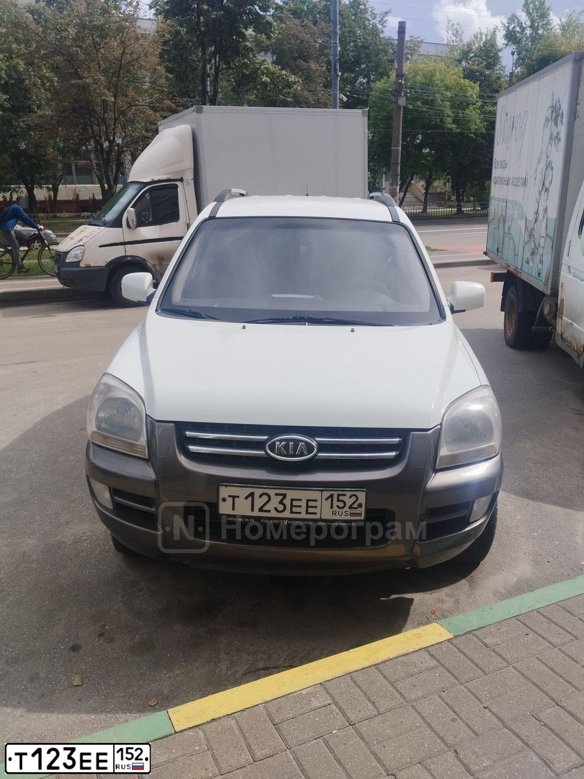 Фото автомобиля LADA LARGUS, 2013 — госномер Т123ЕЕ152. Цвет: СЕРЫЙ