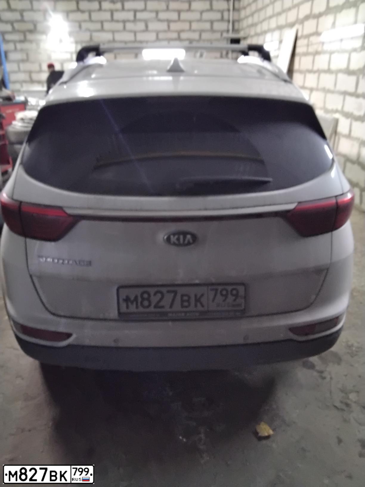 Фото автомобиля KIA SPORTAGE, 2017 — госномер М827ВК799. Цвет: Белый