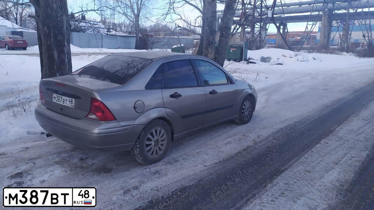 Фото автомобиля FORD FOCUS, 2002 — госномер Т390КК136. Цвет: СВЕТЛО-КОРИЧНЕВЫЙ