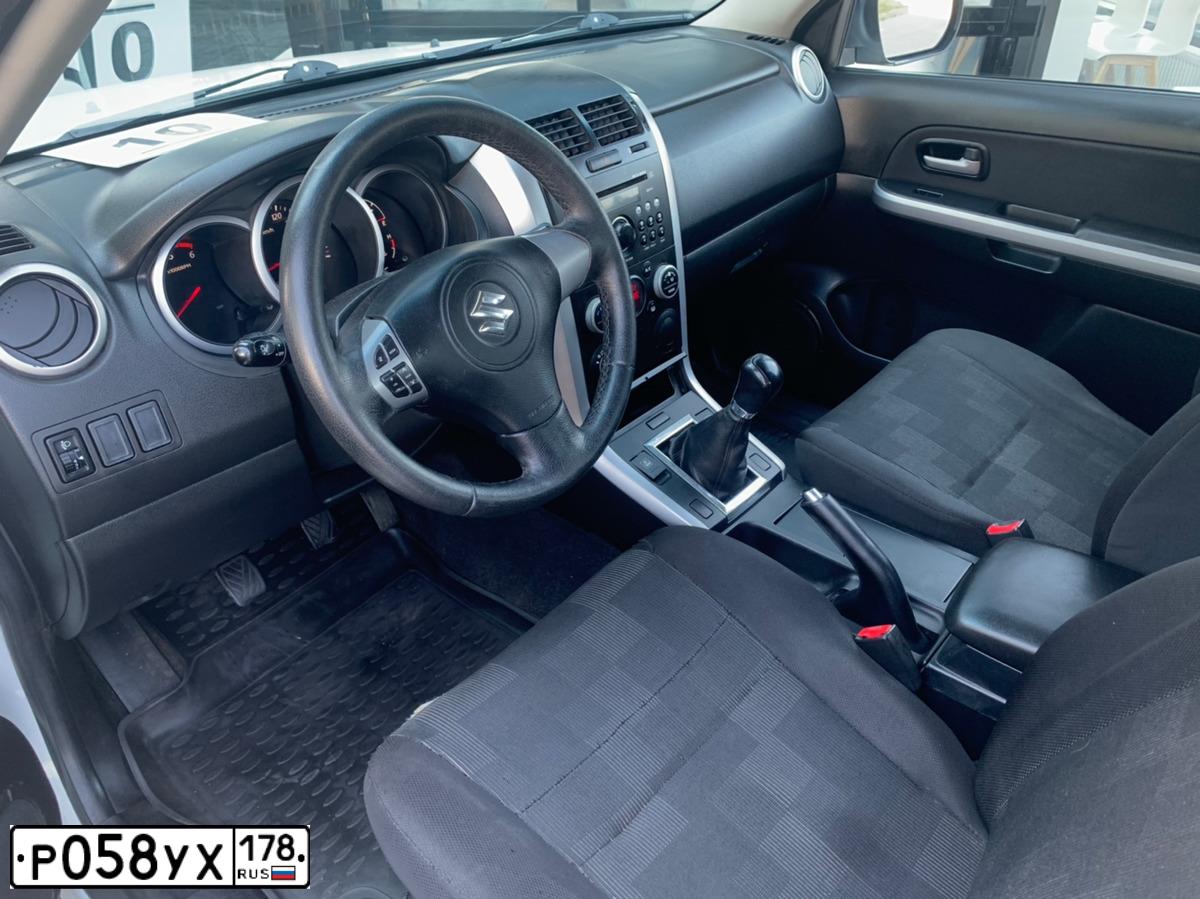 Фото автомобиля SUZUKI /GRAND/ VITARA, 2009 — госномер А122УА147. Цвет: Белый