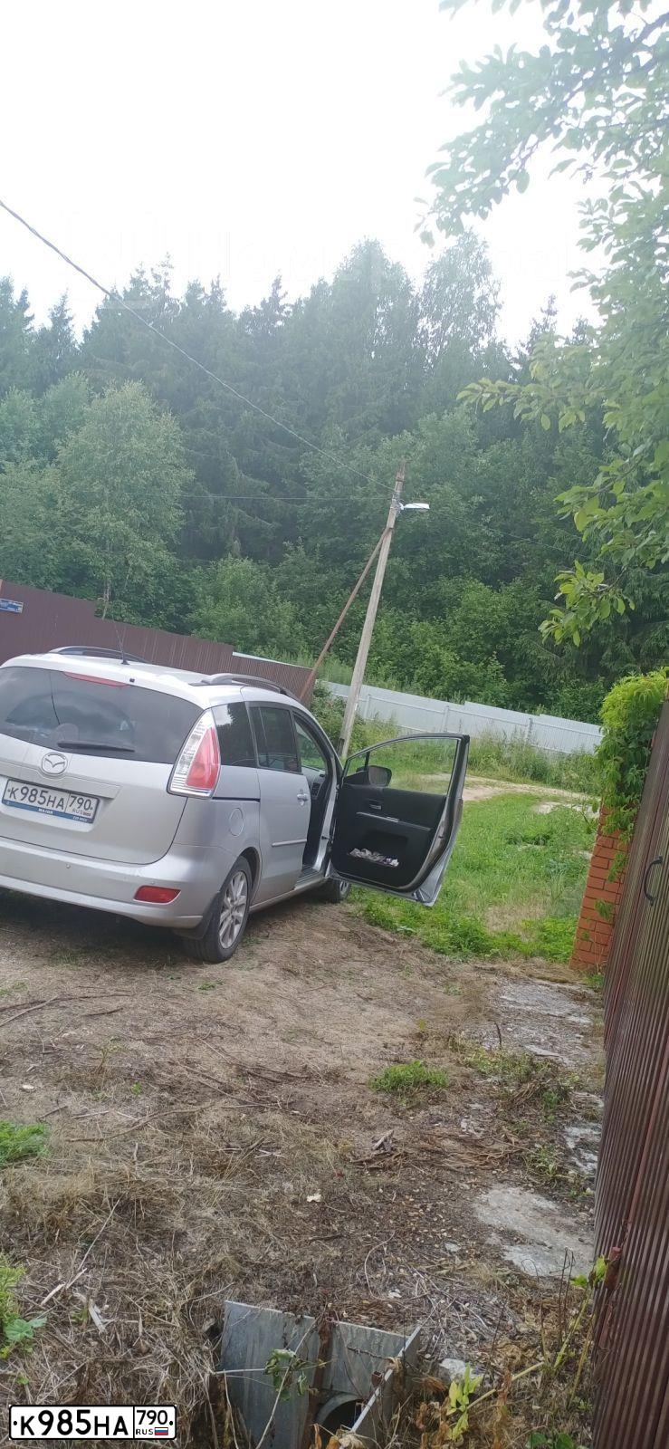 Фото автомобиля MAZDA 5, 2008 — госномер К985НА790. Цвет: СЕРЕБРИСТЫЙ