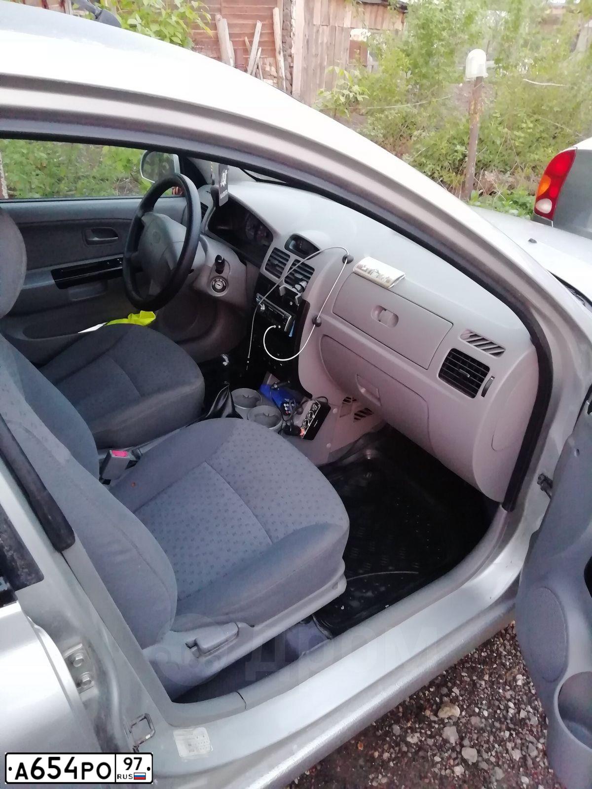 Фото автомобиля KIA RIO, 2004 — госномер Х402РМ790. Цвет: Серебристый