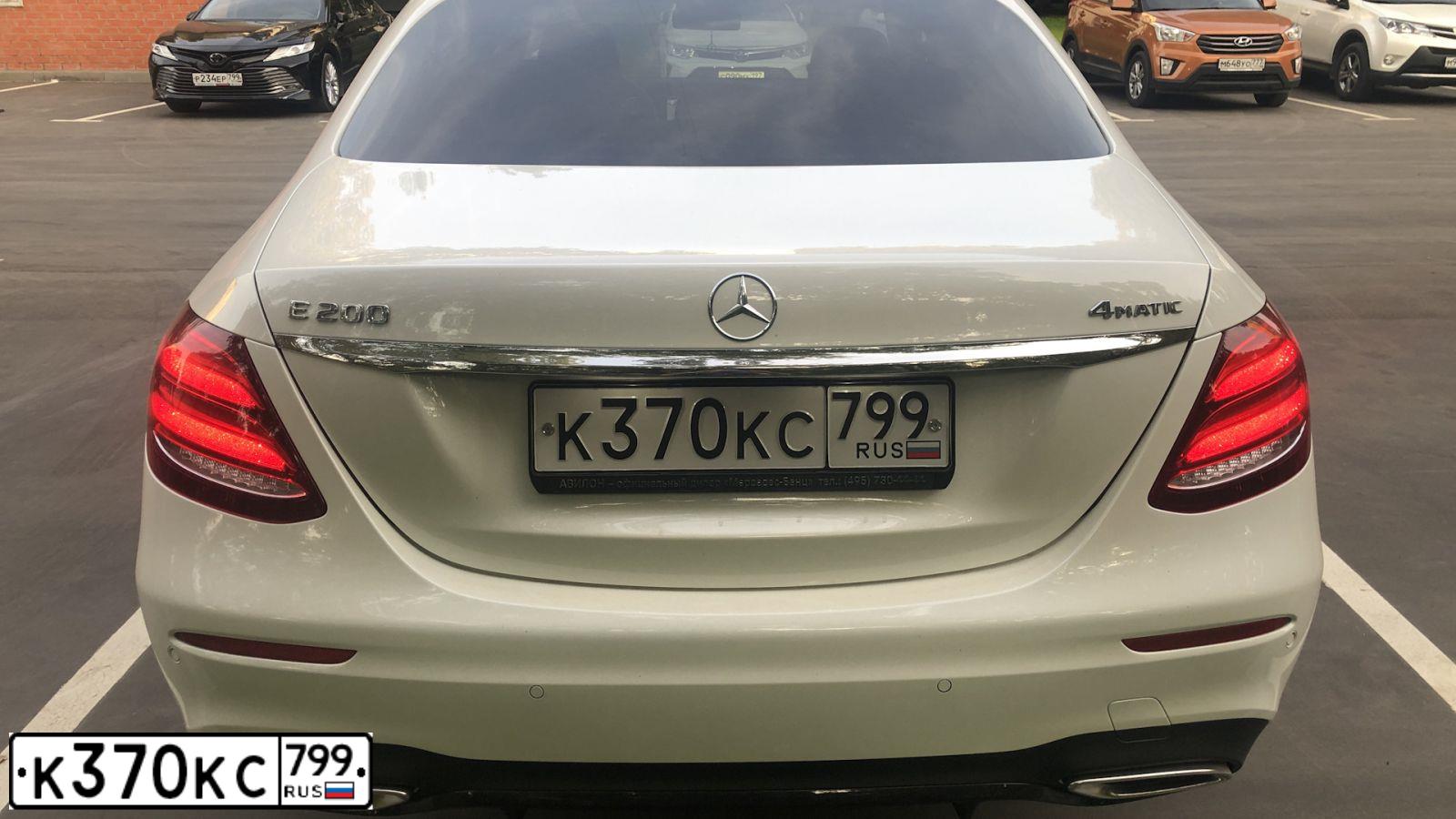 Фото автомобиля MERCEDES E-KLASSE, 2018 — госномер М009ВС36. Цвет: Белый